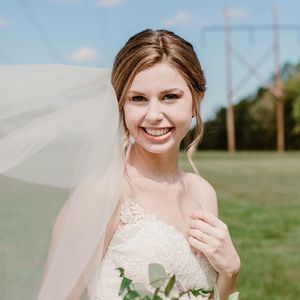 Meet your Posher, Claire